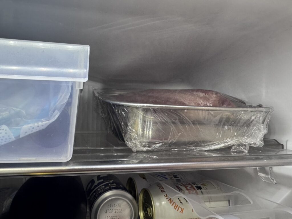 バット+網で傾斜をつけて冷蔵脱水