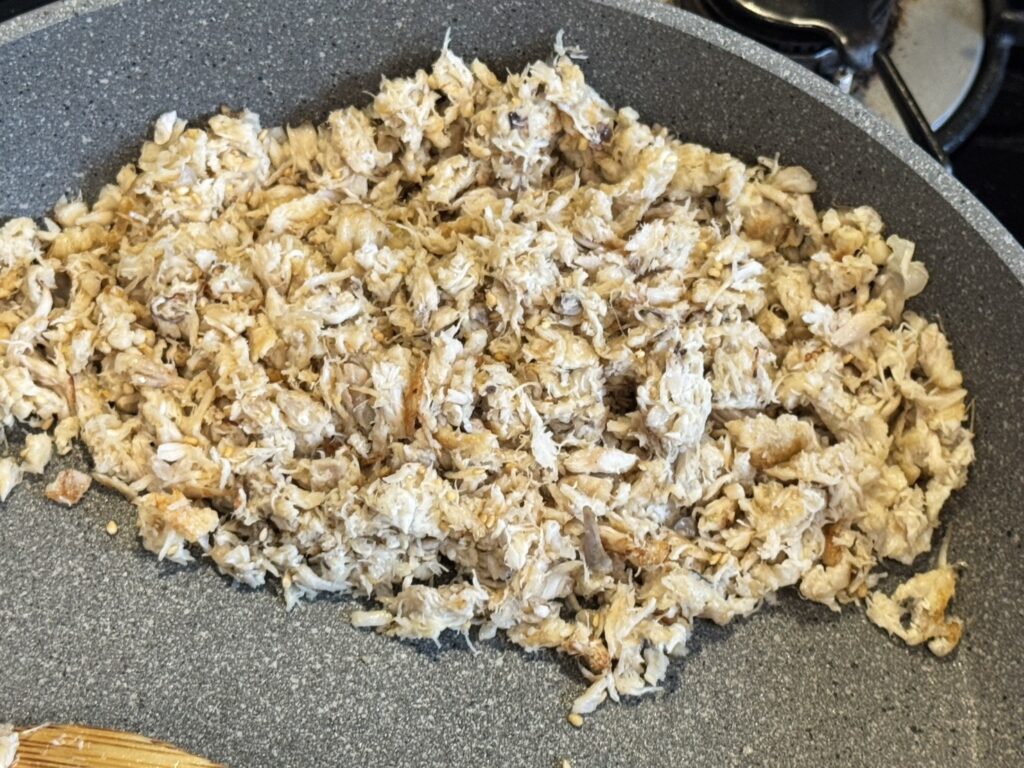 身を炒めて炒めている様子