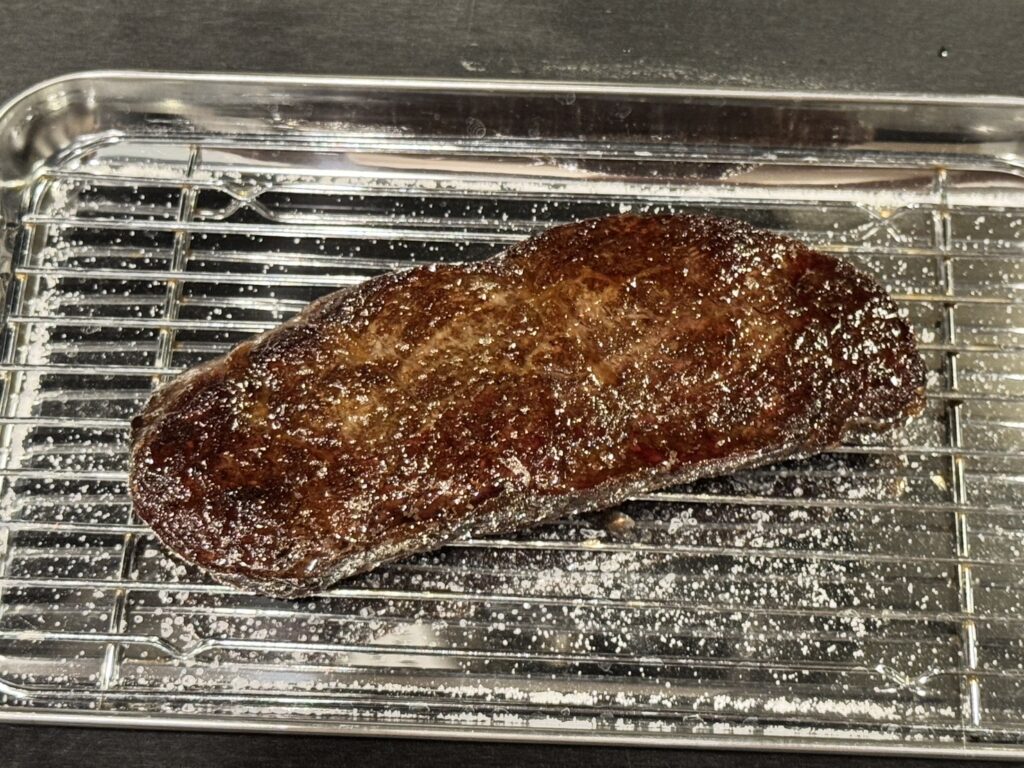 アロぜが完了したステーキ肉