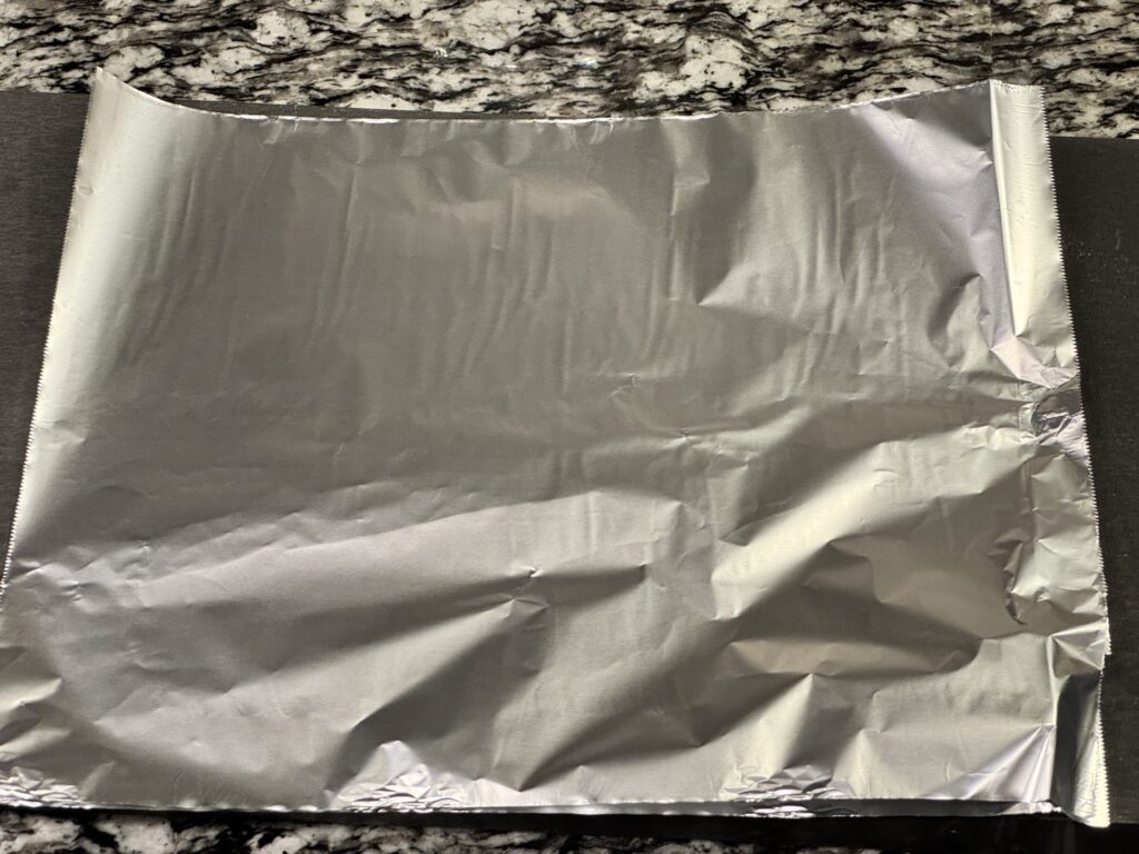 オージービーフを保温するためのアルミホイルを2枚重ねた状態