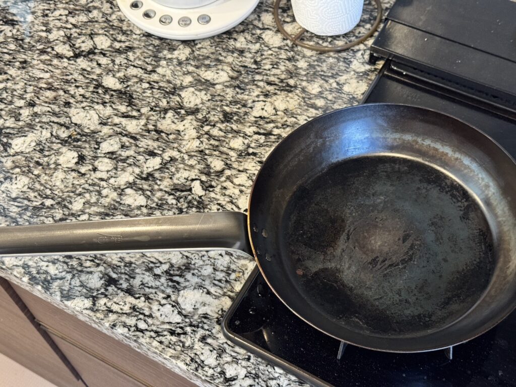 山田鉱業所の厚さ2.3mmの鉄フライパン