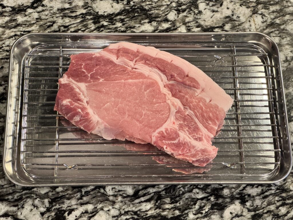 豚肉の筋を切った状態の写真