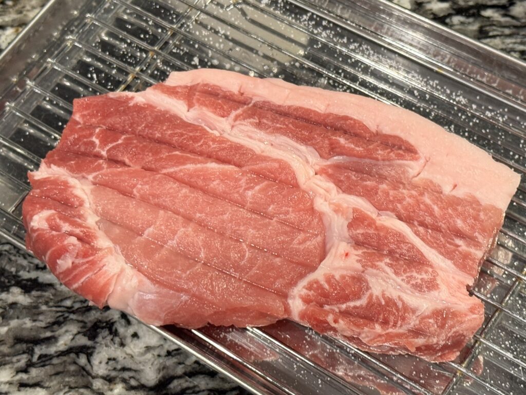 4時間乾燥させた豚肉のアップ